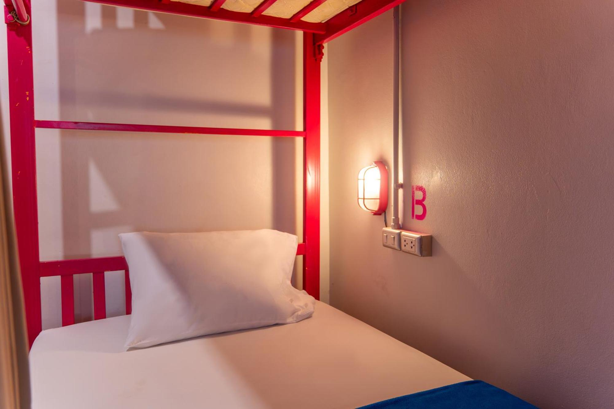 Hostel Slumber Surf Phuket Kata Zewnętrze zdjęcie